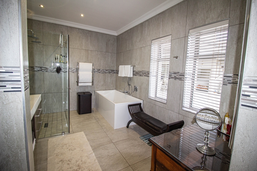 6 Bedroom Property for Sale in Kleinbaai Western Cape